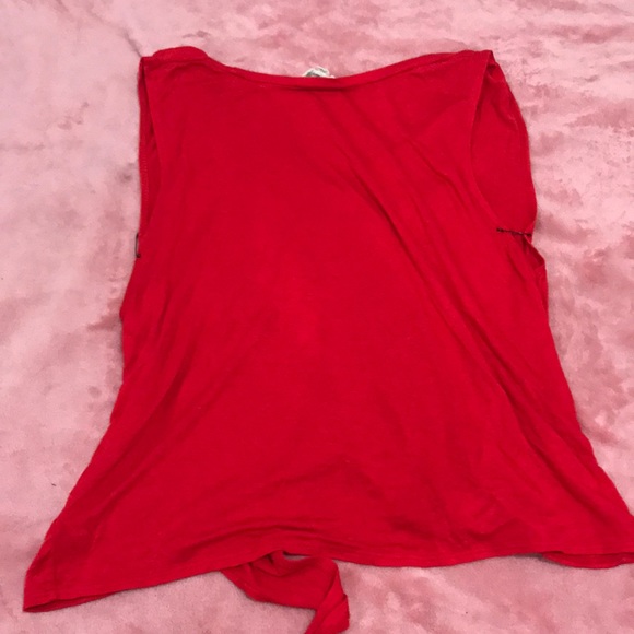 Red tank - Picture 3 of 3